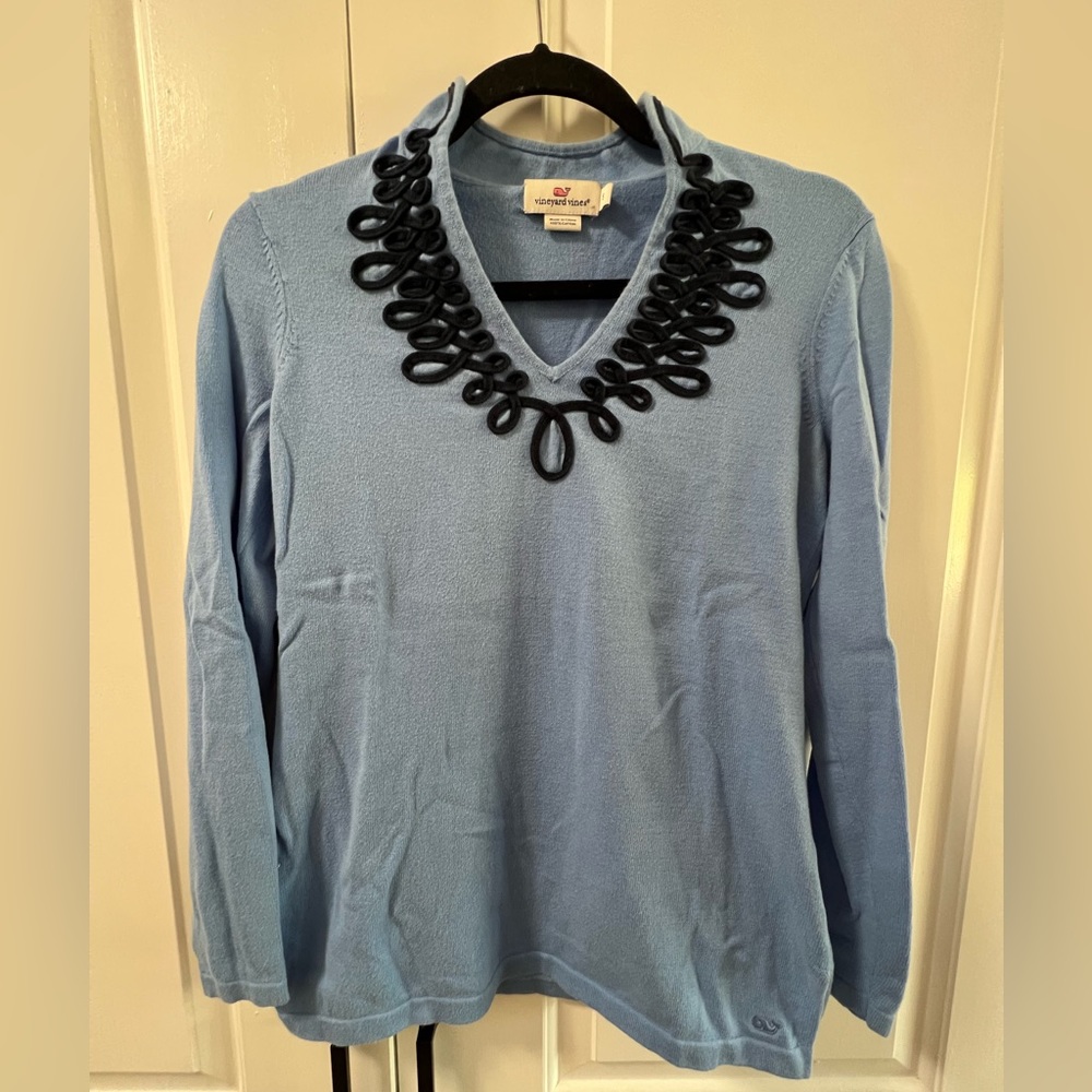 Vineyard Vines blue sweater, size small